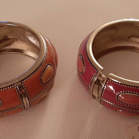 Cuff bracelets - Picture 3 of 3